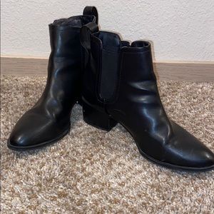 BLACK BOOTIES